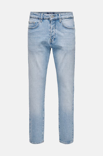 Lichtblauwe denim tapered jeans van ONLY & SONS, met klassieke styling details.
