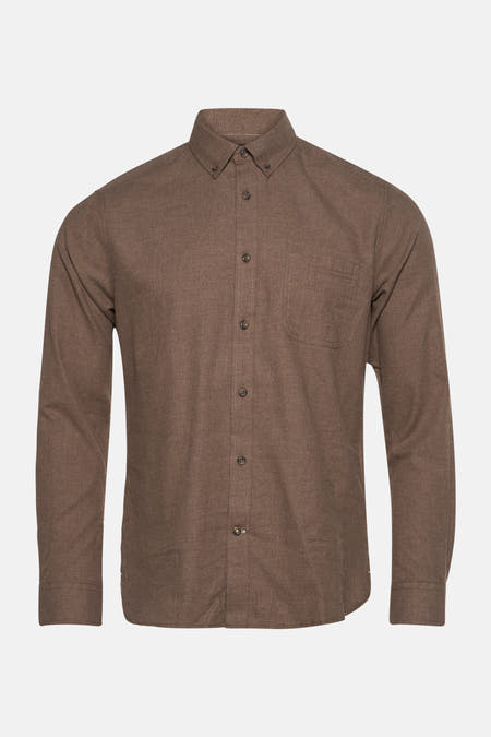 Chemise brune à longues manches de ONLY & SONS, avec col boutonné et poche poitrine.