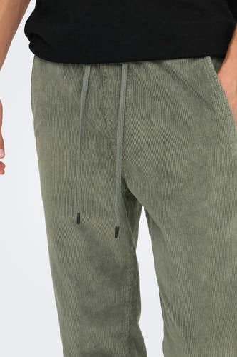 Pantalon gris ONLY & SONS® avec cordon et poche, texture corduroy.