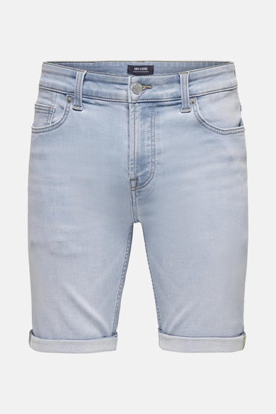 Jean short bleu clair d'ONLY & SONS avec des poches surmontées et une structure denim classique.