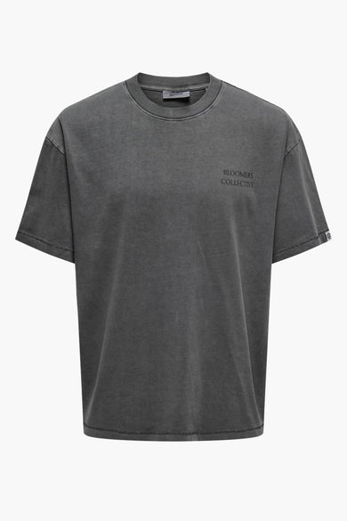 T-shirt gris à manches courtes de ONLY & SONS®, avec une impression de fleurs et le texte "Life is Fragile" sur le dos.