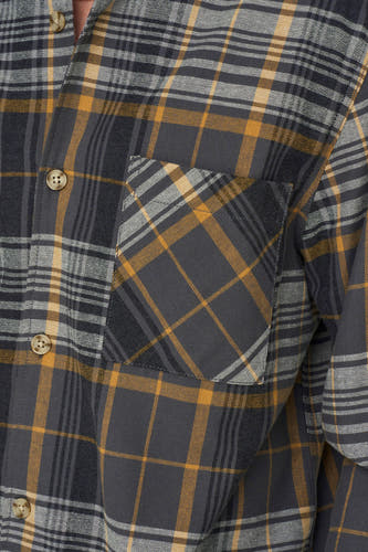 Chemise grise à longues manches de ONLY & SONS®, motif rayé et poche poitrine.