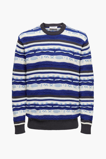 T-shirt bleu avec col rond de ONLY & SONS®, à rayures blanches, bleues et grises.