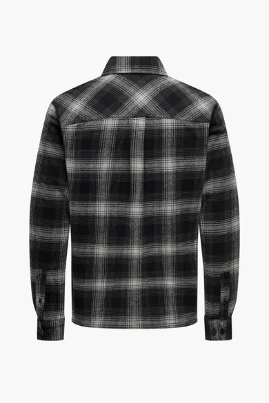 Zwart overhemd met lange mouwen van ONLY & SONS, met ruitpatroon over het gehele shirt, achterkant zichtbaar.
