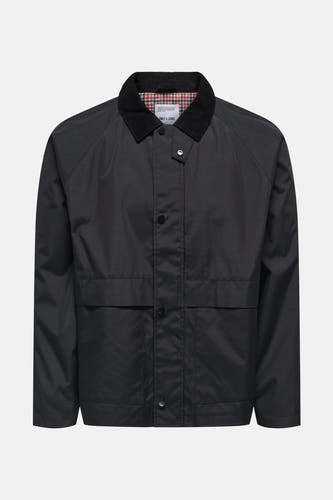 Manteau court noir d'ONLY & SONS, avec un col en corduroy et des détails rayés à l'intérieur.