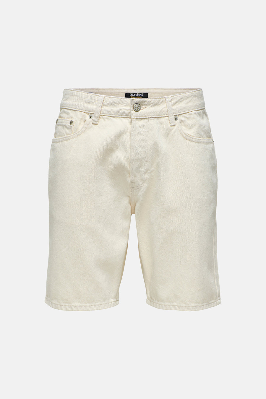 Short en jean écru de ONLY & SONS, coupe simple avec poches.