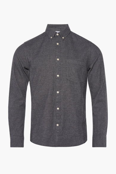 Chemise noire à manches longues de ONLY & SONS®, avec col boutonné et poche poitrine.