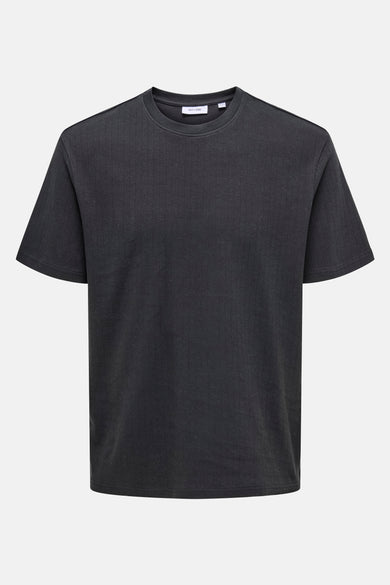 T-shirt noir à manches courtes de ONLY & SONS®, avec une fine texture côtelée, envers visible.