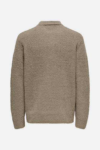 Gilet beige de ONLY & SONS avec des manches longues, une texture tricotée et un col.