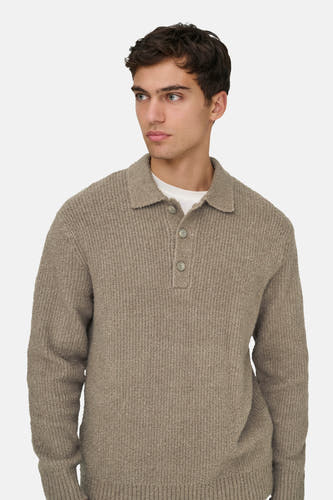 Gilet beige de ONLY & SONS avec une texture tricotée et un col à boutons.