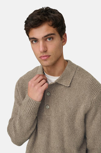 Gilet beige de ONLY & SONS avec des manches longues, un col et une fermeture à boutons.