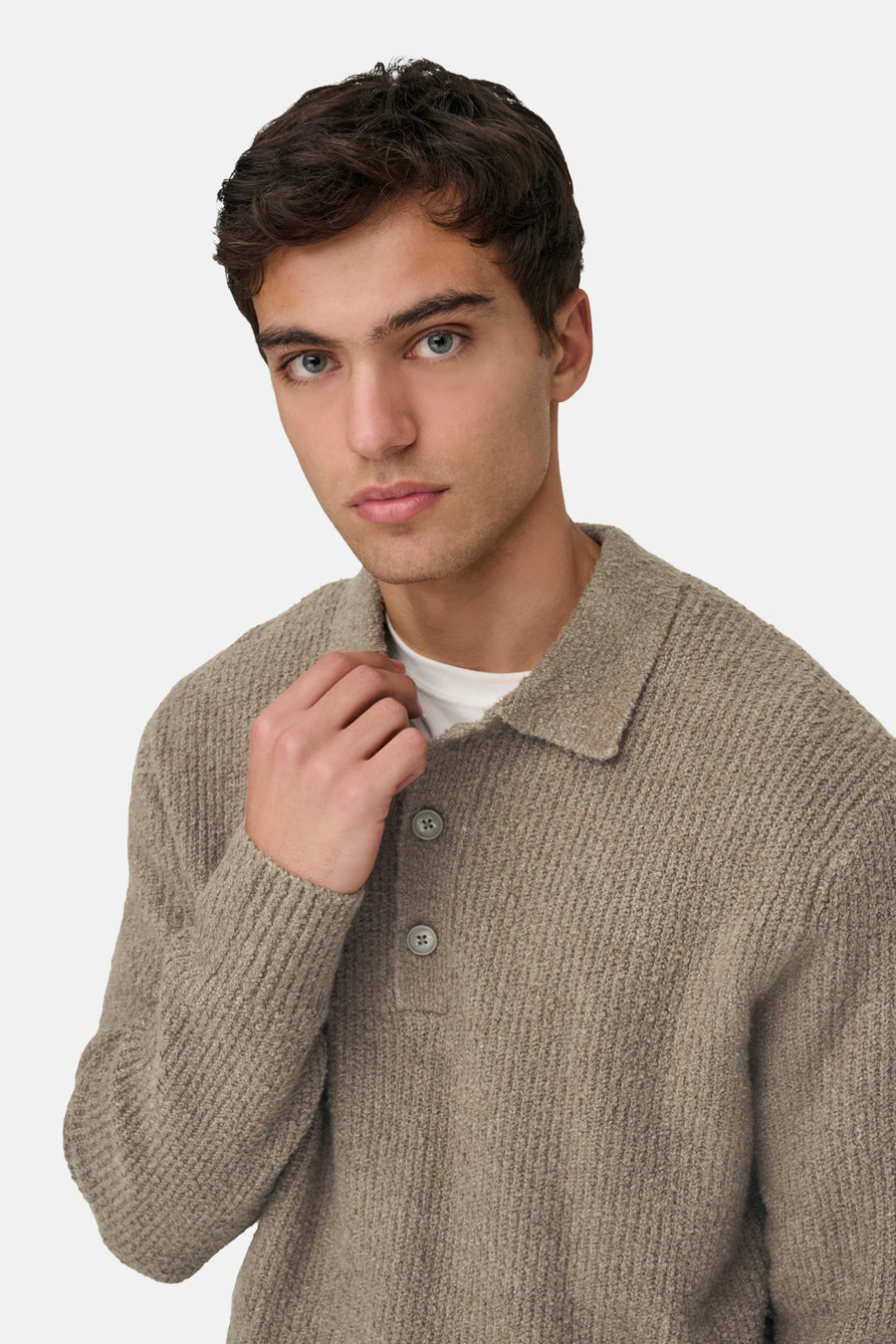 Gilet beige de ONLY & SONS avec des manches longues, un col et une fermeture à boutons.