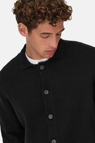 Gilet noir ONLY ONLY & S® avec avec colag, boutons et et et structure fine structure.