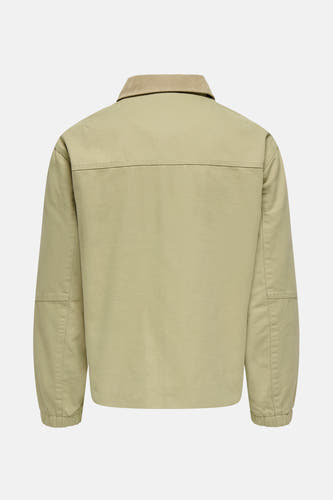 Manteau court beige de ONLY & SONS® avec un col en corduroy marron et une coupe droite.