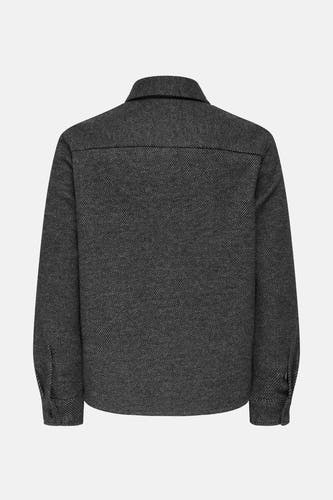 Chemise grise à manches longues d'ONLY & SONS®, dos, avec un motif rayé subtilement diagonal et une col classique.