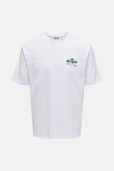 T-shirt blanc à manches courtes de ONLY & SONS®, avec une impression "Have a Grape Day" sur le dos.