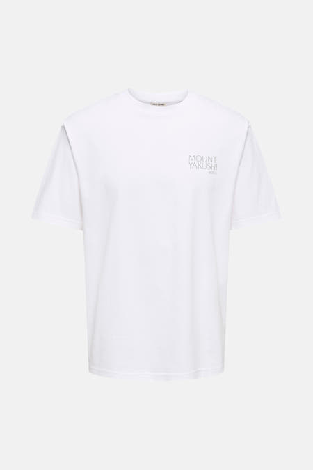 T-shirt blanc à manches courtes de ONLY & SONS, avec imprimé montagne sur le dos.