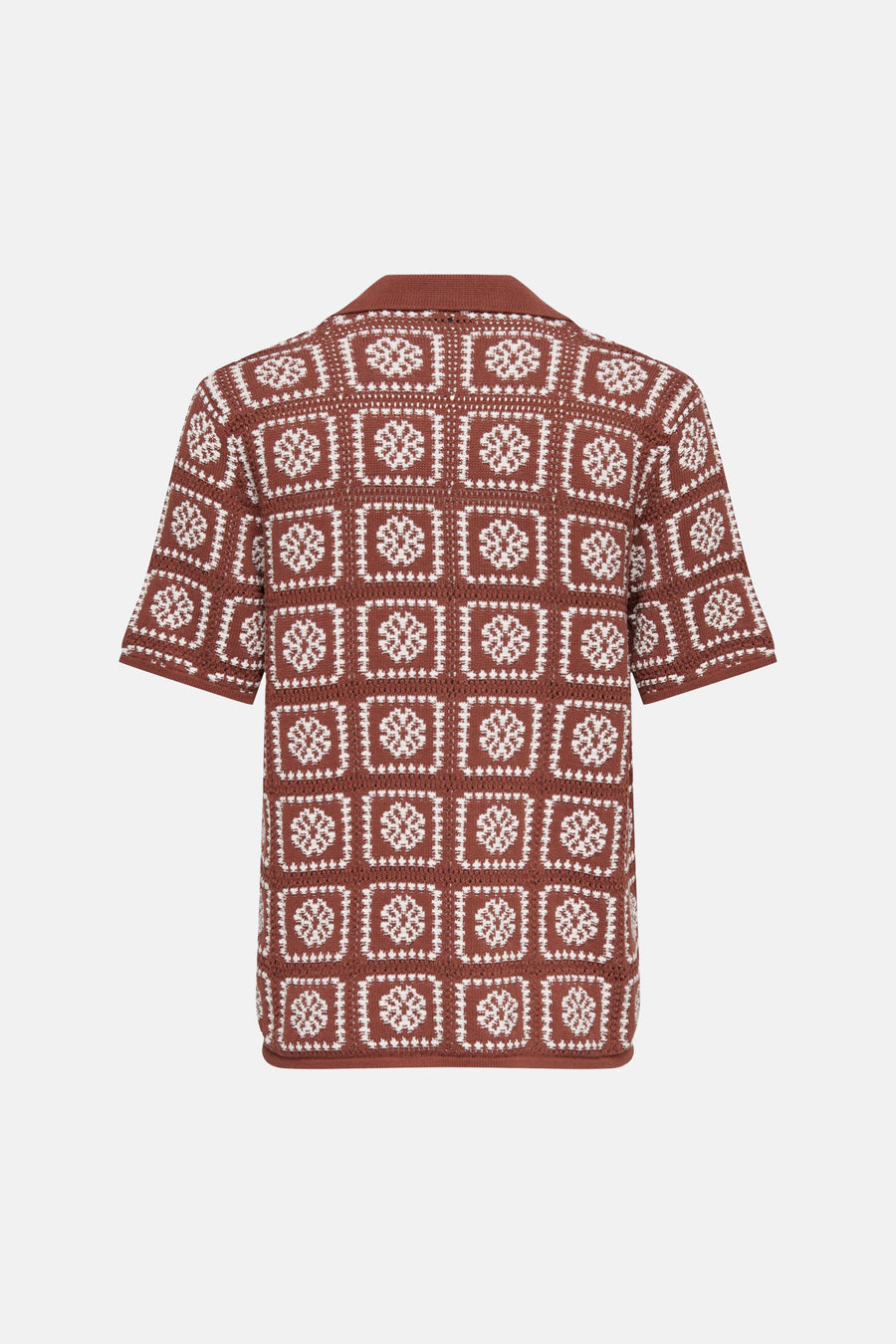 Polo en maille à manches courtes marron d'ONLY & SONS® avec motif floral blanc dans des carrés, vue arrière.