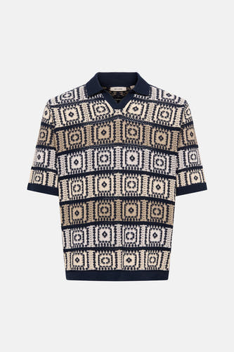 Pull multicolore à col en V de ONLY & SONS, avec un motif géométrique et des accents bleu foncé.