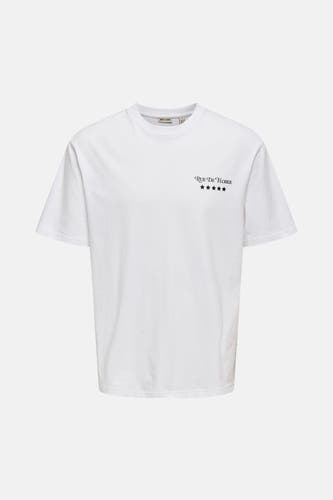 T-shirt blanc à manches courtes ONLY & SONS®, avec imprimé texte noir et étoiles.