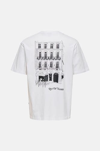 T-shirt blanc à manches courtes ONLY & SONS®, avec un imprimé noir et blanc d'un bâtiment au dos.