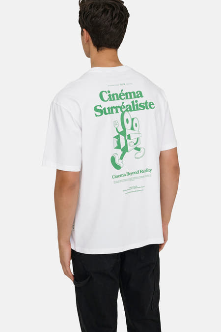 T-shirt blanc à manches courtes de ONLY & SONS, avec imprimé texte "Le Cinéma Surréaliste".