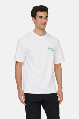 Wit T-shirt met korte mouwen van ONLY & SONS, met groene 'Le Cinéma Surréaliste' tekstprint.