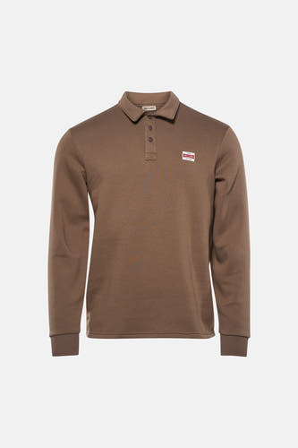 Pull marron ONLY & SONS, à manches longues et avec un logo sur la poitrine, à combiner avec un jean et des chaussures.