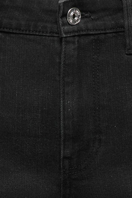 Short en jean noir ONLY & SONS, avec fermeture à boutons et texture denim subtile.