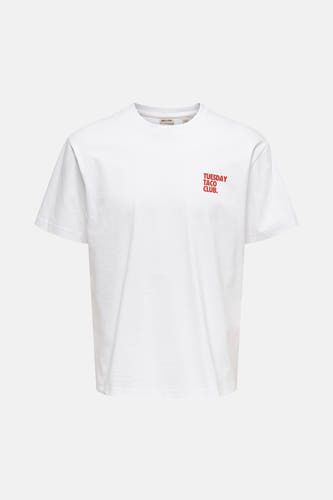 T-shirt blanc à manches courtes ONLY & SONS, avec inscription rouge 'Tuesday Taco Club' sur la poitrine.