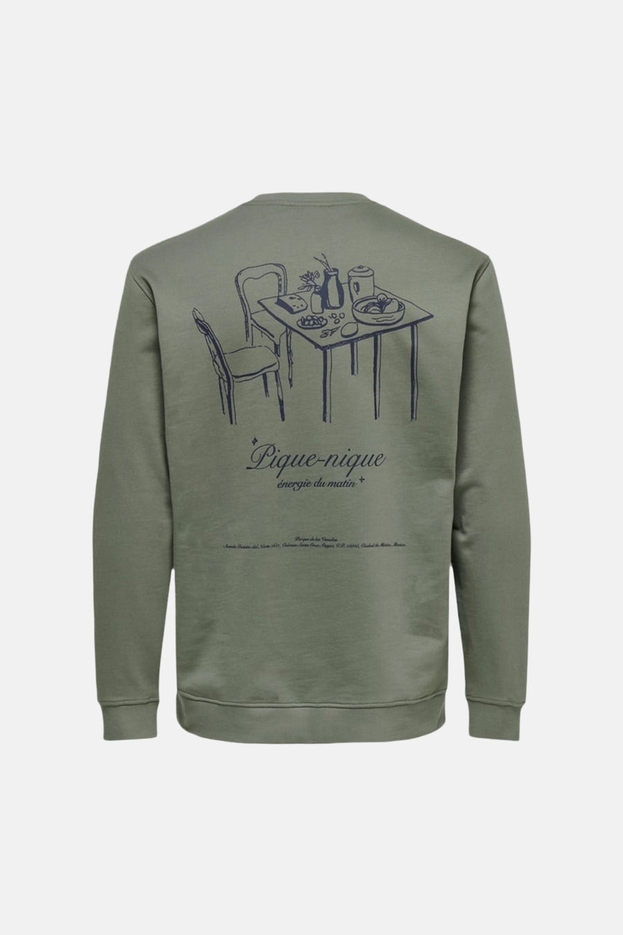 Pull vert de ONLY & SONS®, avec un imprimé de table de pique-nique et de chaises dans le dos.