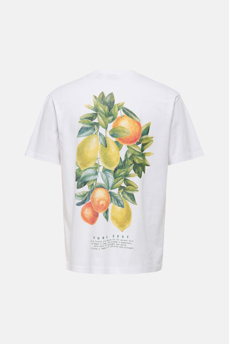 Wit T-shirt met korte mouwen van ONLY & SONS®, met citroen- en sinaasappelprint op de achterkant.