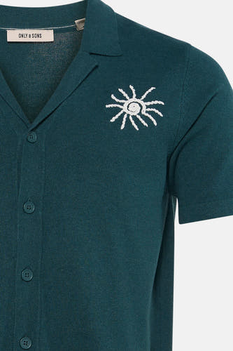 Groene gebreide pull met knopen en witte zon-embrodery van ONLY & SONS®