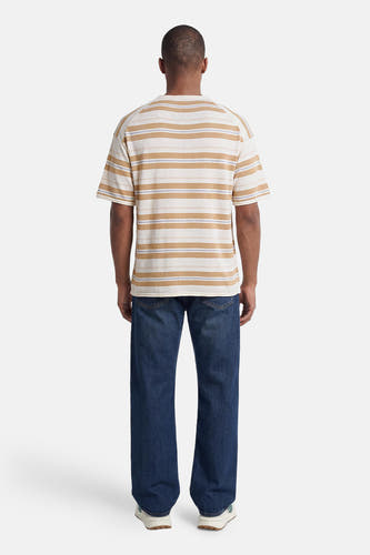 Multicolor gestreept T-shirt van ONLY & SONS® met korte mouwen en beige, witte, blauwe strepen, van achteren gezien.