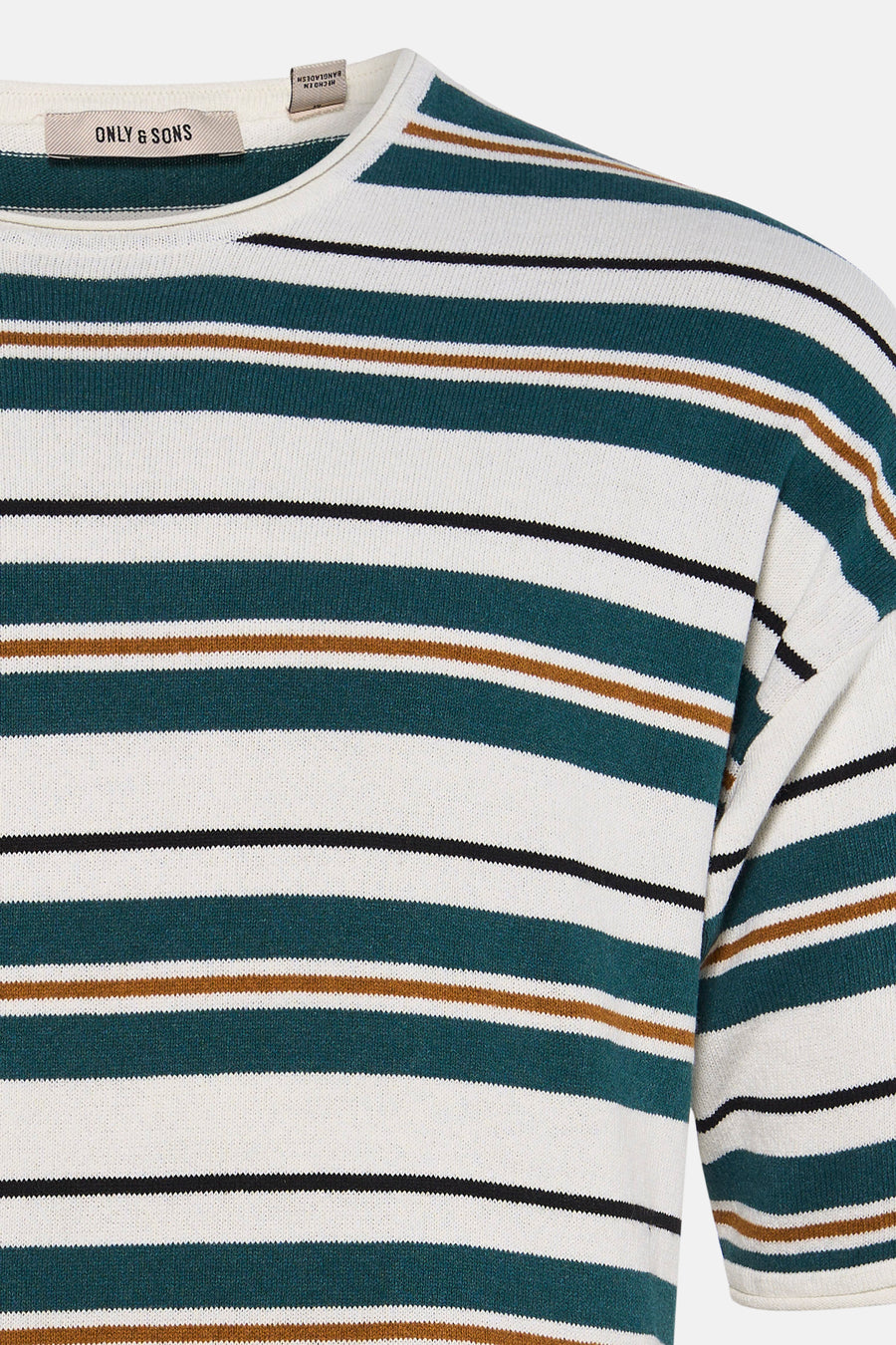 T-shirt rayé blanc et vert foncé de ONLY & SONS, avec des rayures d'accentuation marron et noires et des manches courtes.