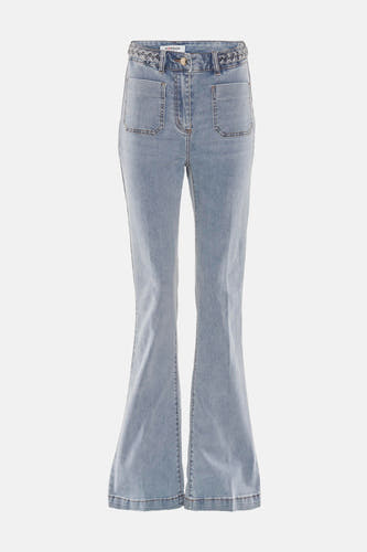 Jean bootcut bleu clair en denim de Morgan de Toi, avec détail de ceinture tressée et poches brodées.