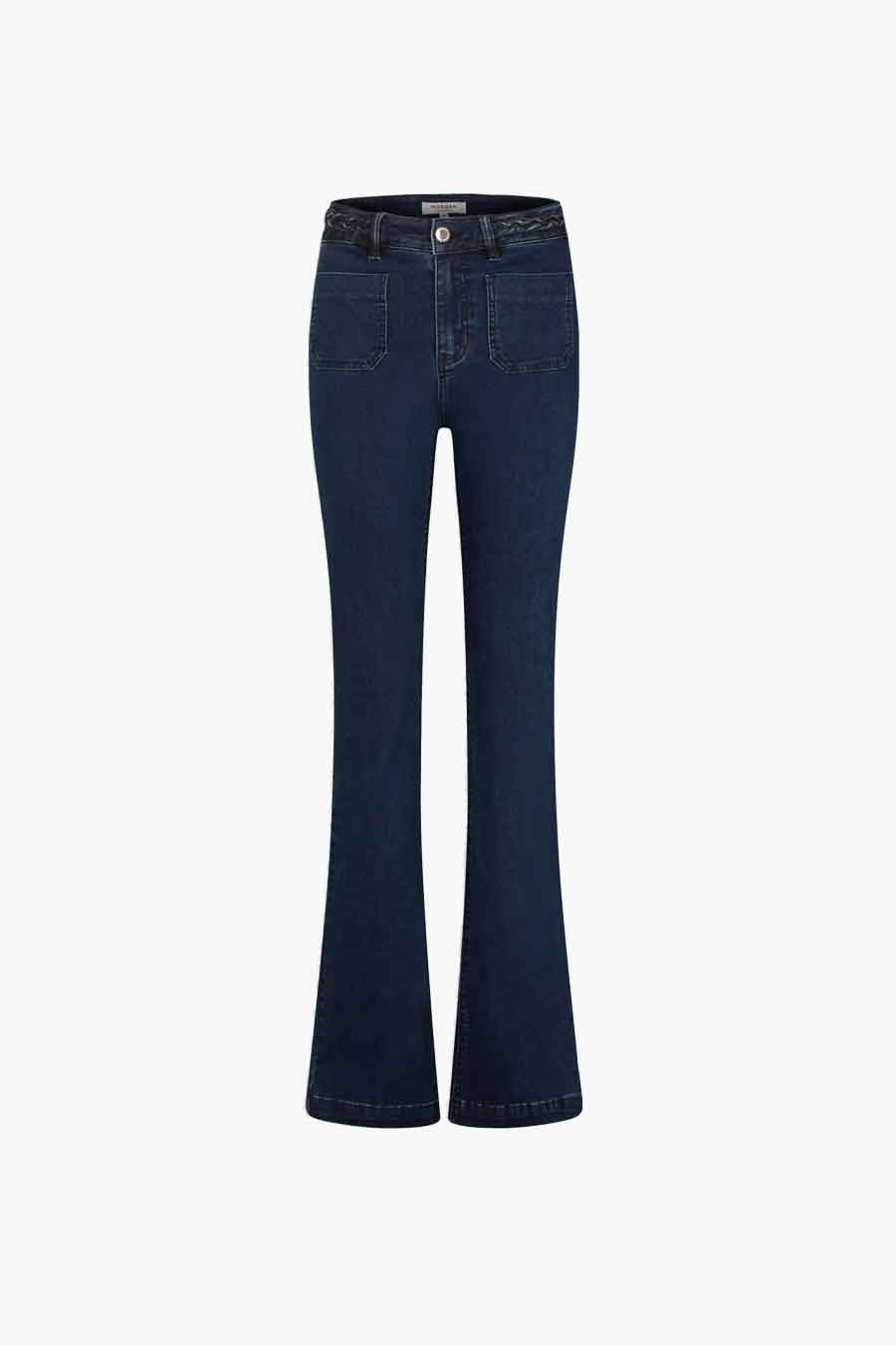 Jean bootcut bleu marine de Morgan De Toi, avec des poches brodées et une ceinture tressée.