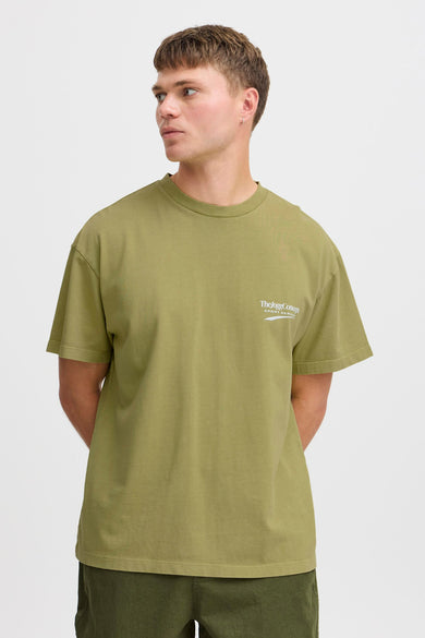 T-shirt vert avec manches courtes de THEJOGGCONCEPT, avec un petit logo blanc sur la poitrine et une coupe décontractée.