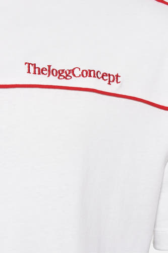 T-shirt blanc à manches courtes de THEJOGGCONCEPT, avec un bord rouge et le logo brodé.