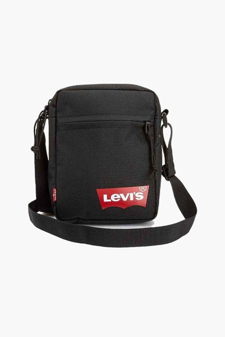 Sac à dos noir de Levi's® Accessories avec bandoulière ajustable et fermeture éclair.
