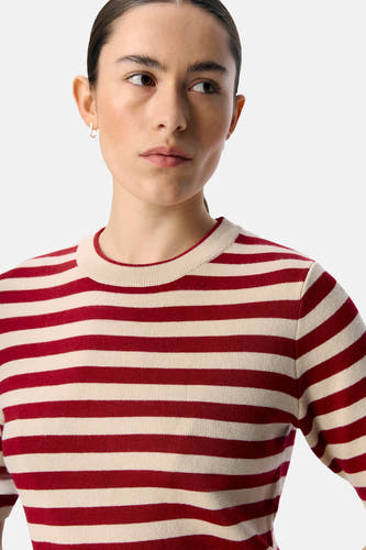 T-shirt rayé rouge avec manches courtes d'OBJECT, avec un col rond.