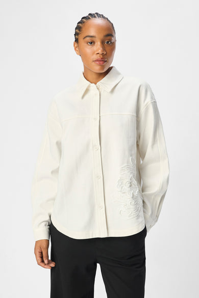 Chemise écru à manches longues d'OBJECT, avec un motif floral brodé sur la devant.
