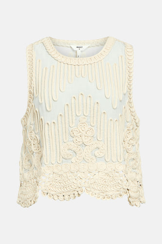 Mouwloze crème top met haakwerk.