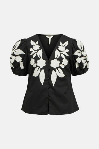 Blouse noire à manches courtes d'OBJECT, ornée de motifs floraux blancs et de fermeture à boutons.