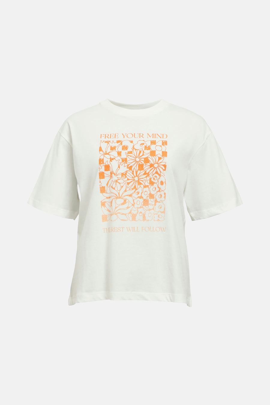 T-shirt blanc à manches courtes d'OBJECT, avec des fleurs orange et un motif de damier, et le texte "Libérez votre esprit, le reste suivra".