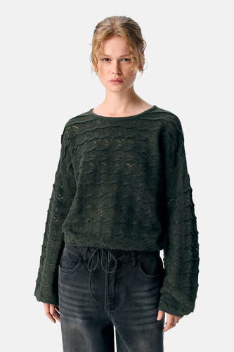 T-shirt vert avec col rond d'OBJECT, avec un motif à carreaux décoratif et des manches longues, associé à des jeans gris.