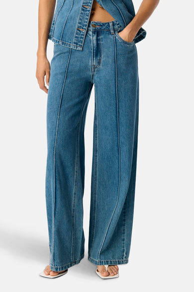 Blauw denim wijde jeans van OBJECT, met decoratieve stiksels en een losse pasvorm.