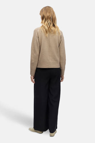 Gilet beige d'OBJECT, vu de l'rière avec une texture trurée et une coupe décontractée.