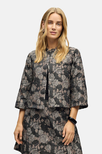 Manteau court brun d'OBJECT, avec un motif de fleurs et une bande noire sur le bras.