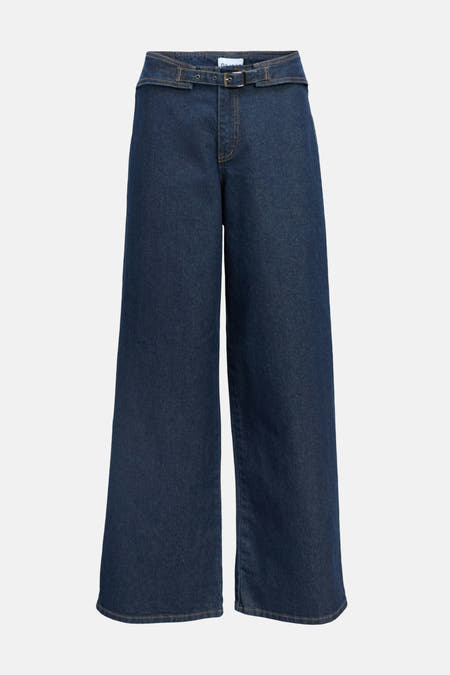 Jean wide bleu foncé de denim par OBJECT, avec ceinture et larges pinces.